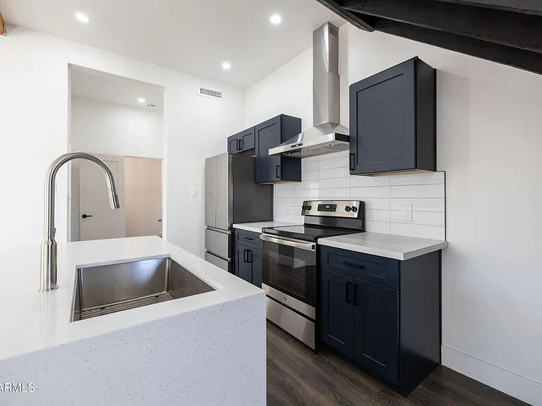 326 N 17th Dr — Photo 14