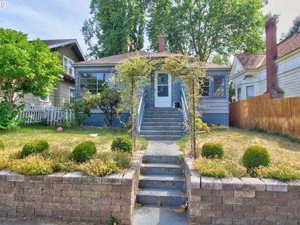 518 E 8th St, The Dalles, OR 97058