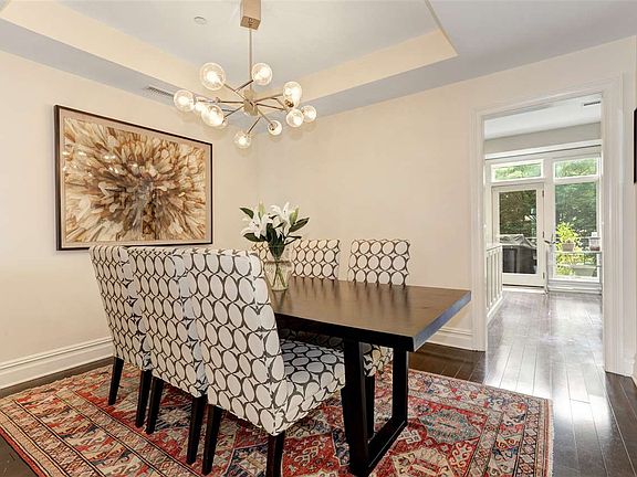 5th image of 10 Henley Pl #10