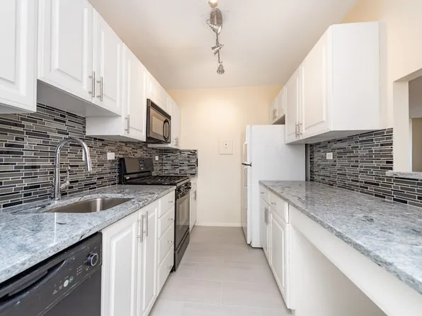 6 Whittier Pl APT 9D, Boston, MA 02114