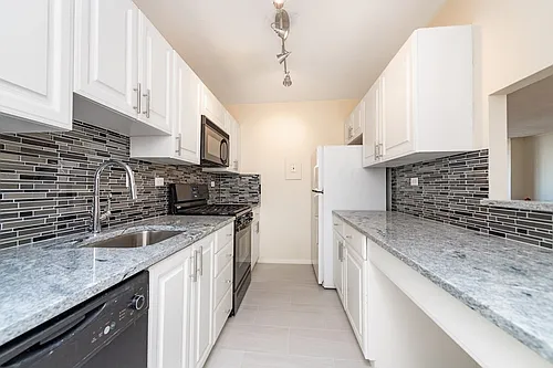 6 Whittier Pl #9D Photo 1