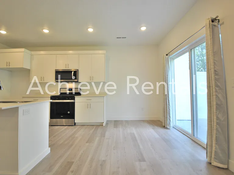 419 W 25 N — Photo 3