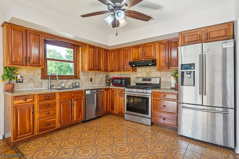 4 bed, 2.0 bath, $4,200 — Photo 3