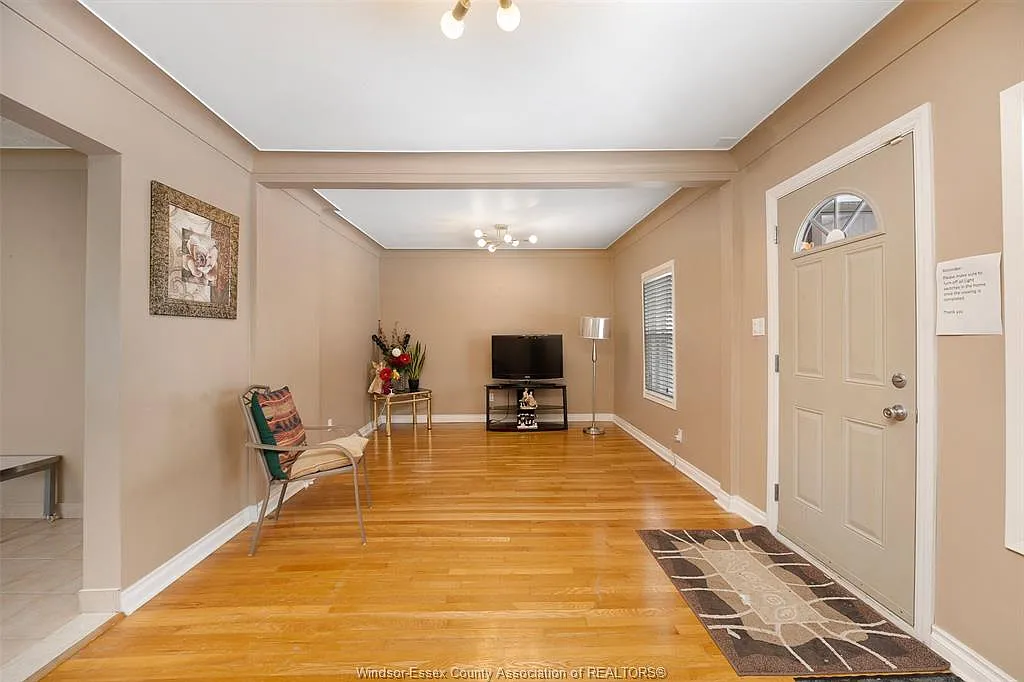 4 bed, $2,500 — Photo 3