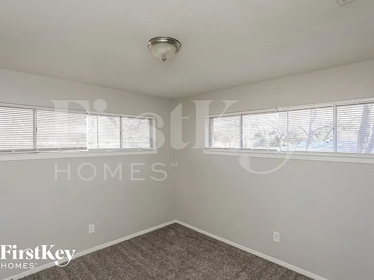 417 Lakeside Dr — Photo 13