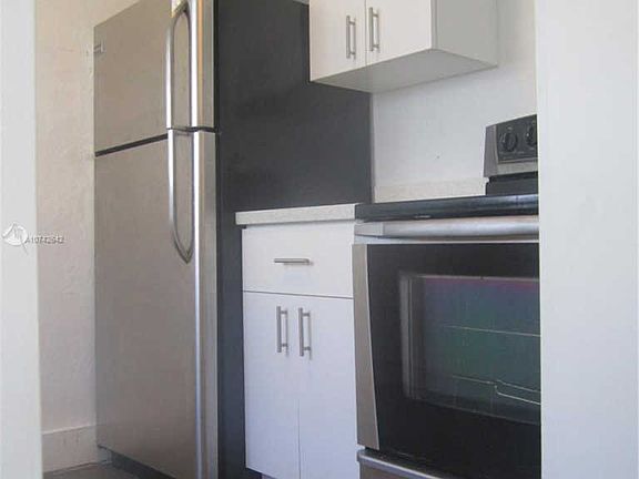 3rd image of 1750 Normandy Dr APT 1