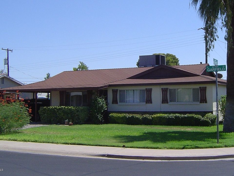 Beautiful Grassy Front
