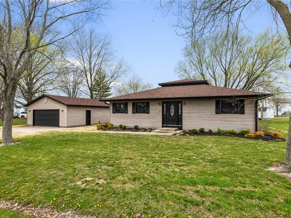 4 Carella Dr, Altamont, IL 62411