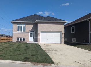 2 Joanne Cres N, Wasaga Beach, ON L9Z0S2