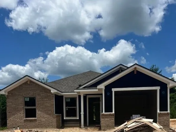 207 Spokane St, Gladewater, TX 75647