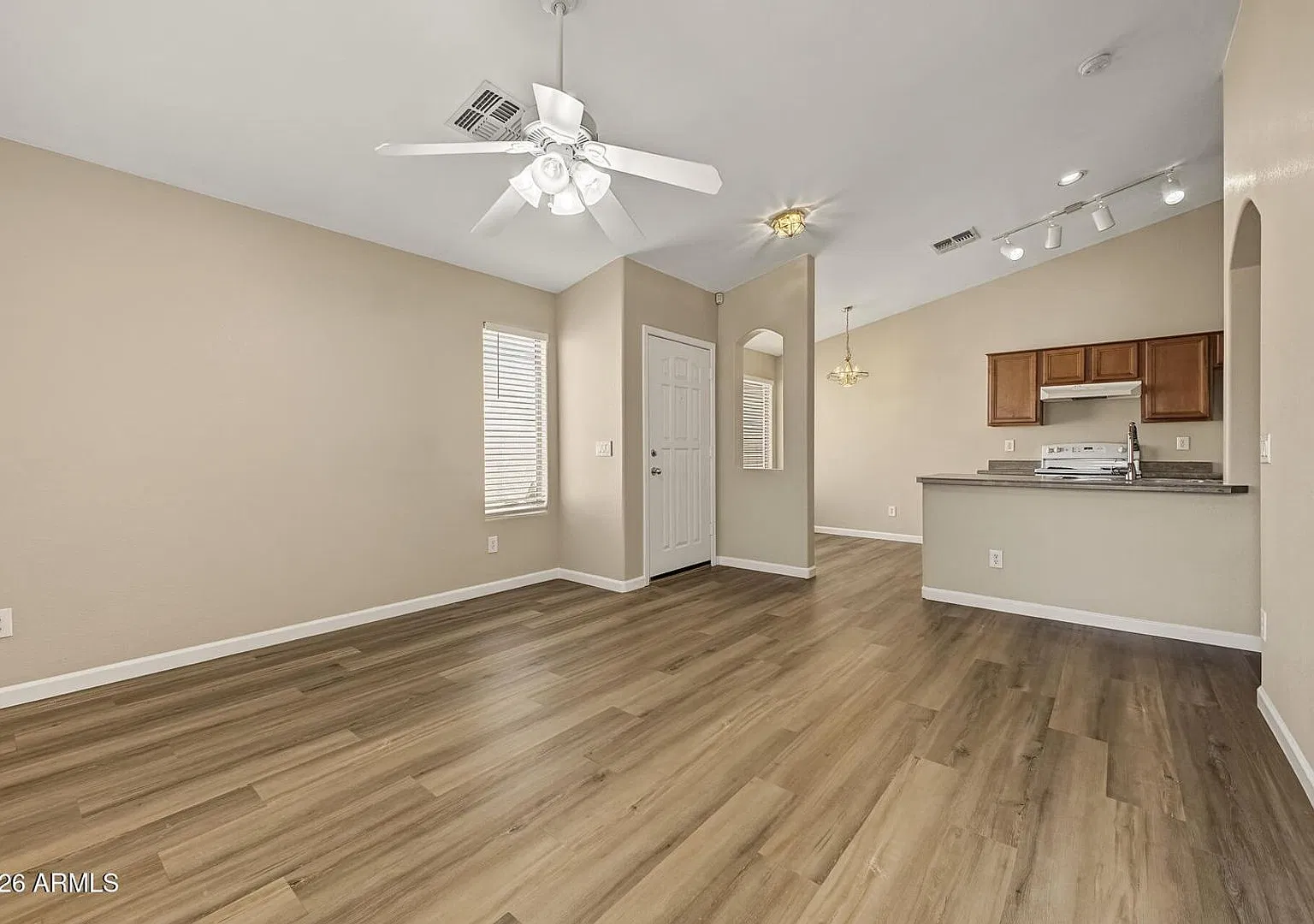 3 Bedroom + Bonus Room in Maricopa — Photo 2