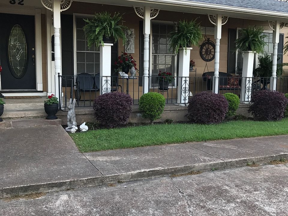 Beautiful front porch!