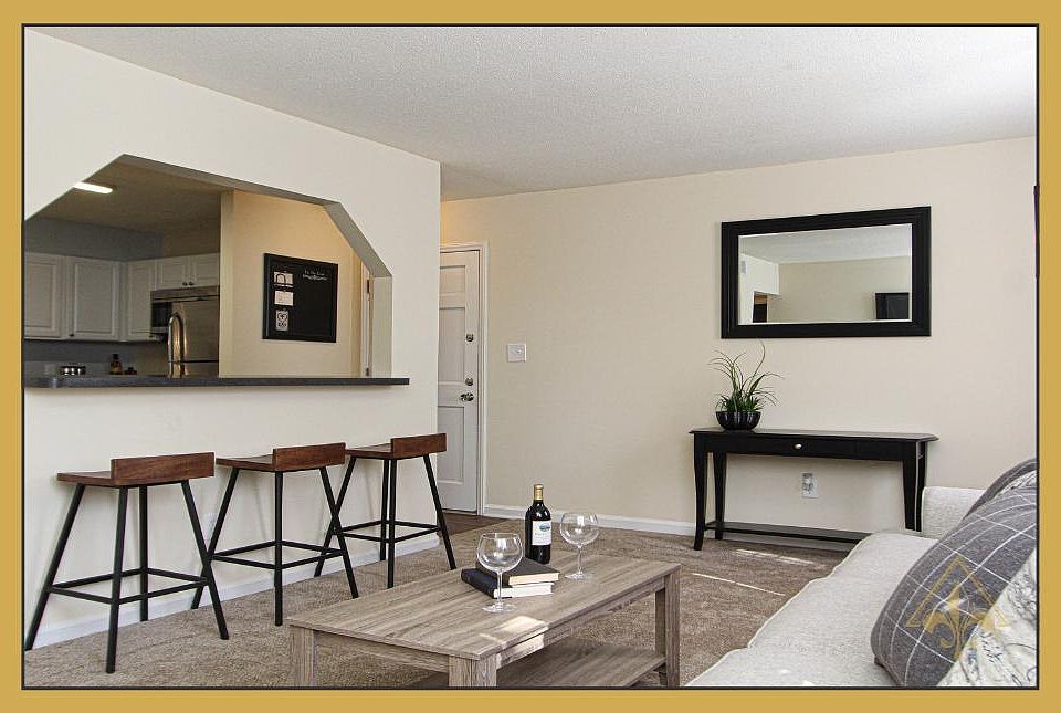 Living Room & Bar