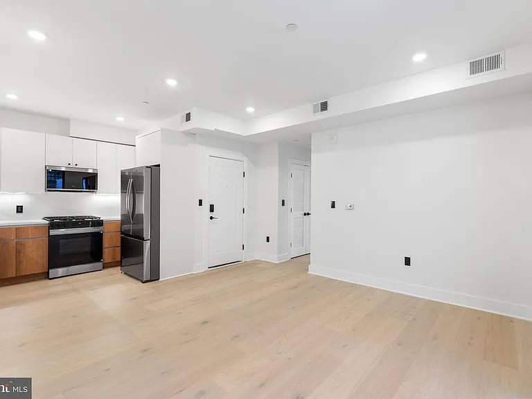 2504 41st St NW #1 — Photo 5