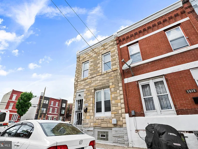1833 Fontain St — Photo 3