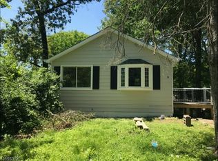 8 Skidmore Trl, Hopatcong, NJ 07843