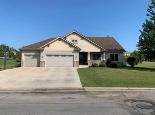 1803 Spring Meadow Ln, Racine, WI 53406