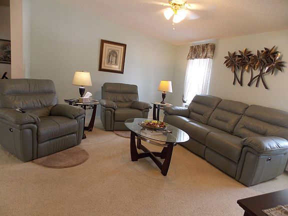 2nd image of 642 Tulip Cir W