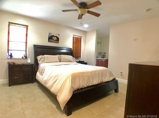 8911 SW 44th St, Miami, FL 33165