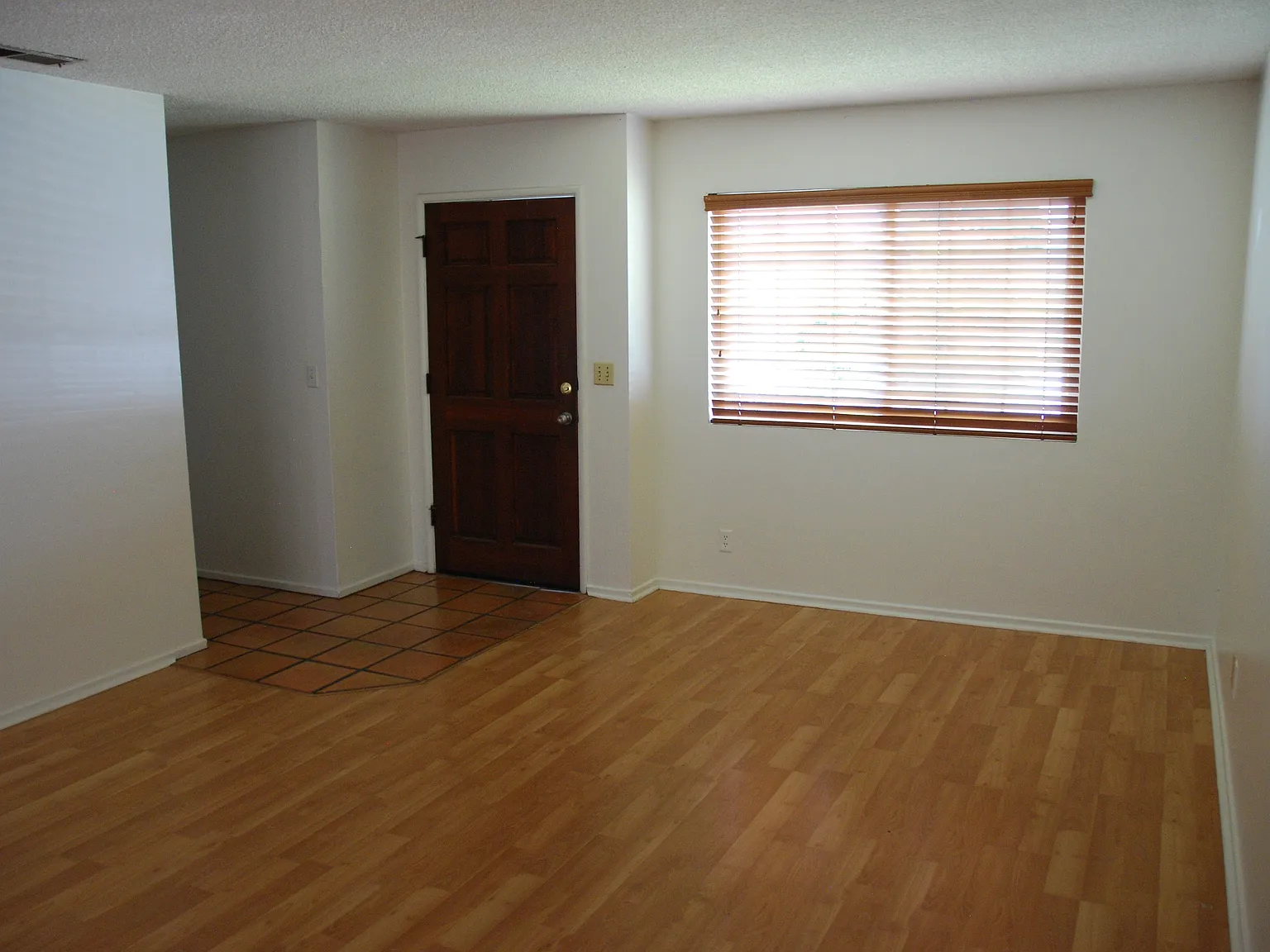4 bed, 1200 sqft, $11,200 — Photo 3