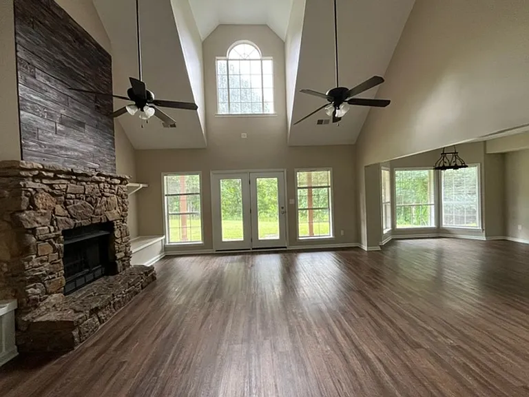 440 Blue Lake Dr — Photo 2