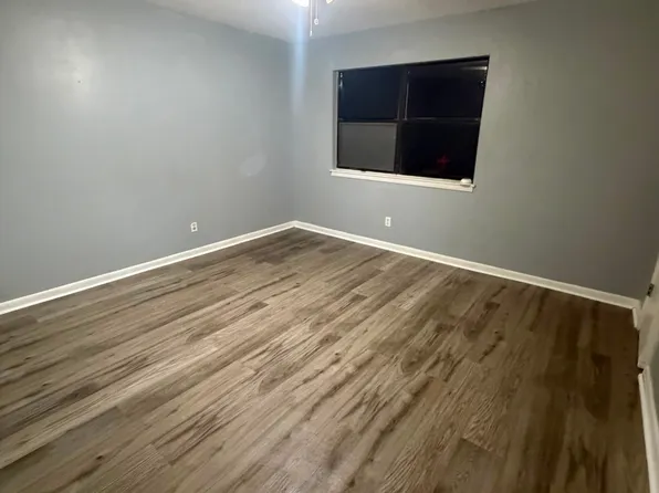 104 4th St #4, Liberty, TX 77575