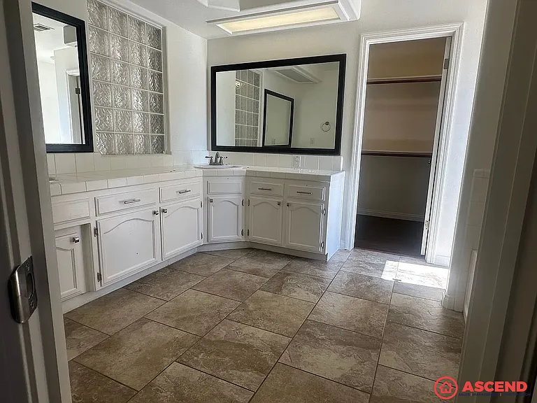10407 Loughton Ave — Photo 17