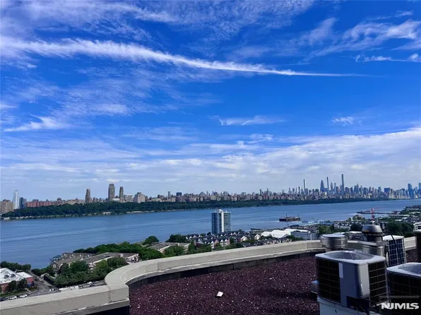 100 Carlyle Dr #5J, Cliffside Park, NJ 07010