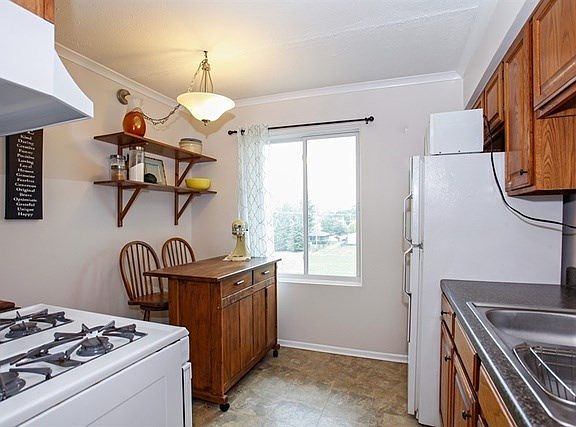 5th image of 841 N York St APT 432