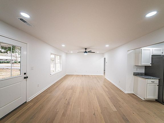 4th image of 148 Iroquois Dr