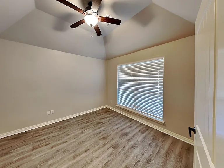 5720 Saint James Pl — Photo 15