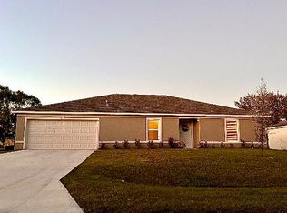 917 SE Caravan Ave, Port Saint Lucie, FL 34983