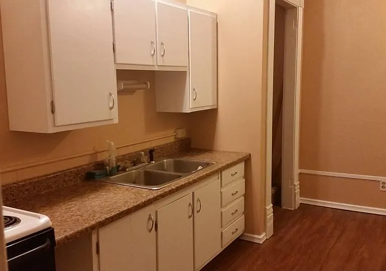 100 Franklin Ave #2 — Photo 3