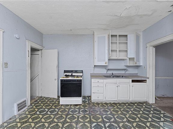 2nd image of 5912 Prosser Ave