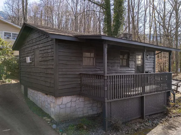 87 Sassafras Ln, Maggie Valley, NC 28751