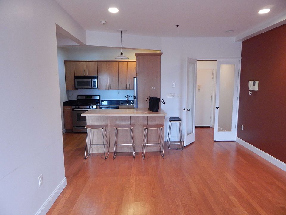 1st image of 13 Irving Pl APT 4A