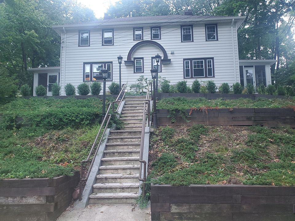 1st image of 25 Hawthorne Ter #25