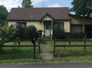 703 E Main St, Paris, AR 72855