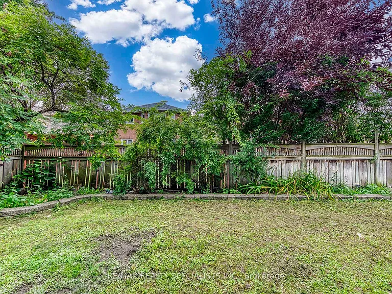 5486 Landsborough Ave — Photo 30