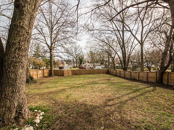 3rd image of 5001 Rosemont Ave