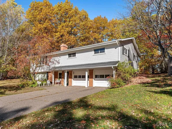 307 Jonathon Carver Rd, Marquette, MI 49855