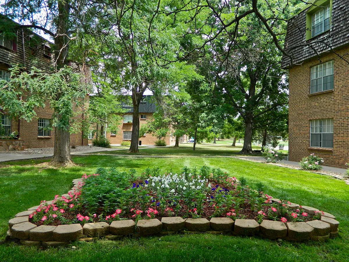 Building Photo - Garden Center Apt. 68