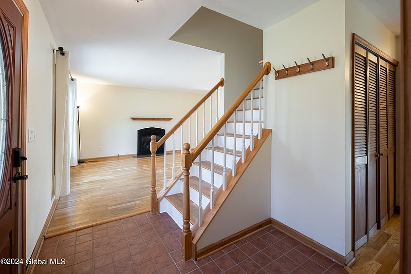 3rd image of 307 Ridgewood Circle