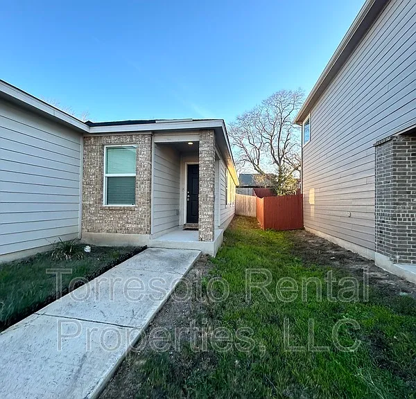 5910 Sandy Lake St — Photo 2