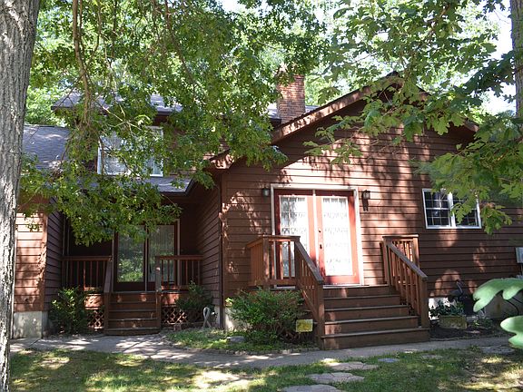 2 porches with french doors