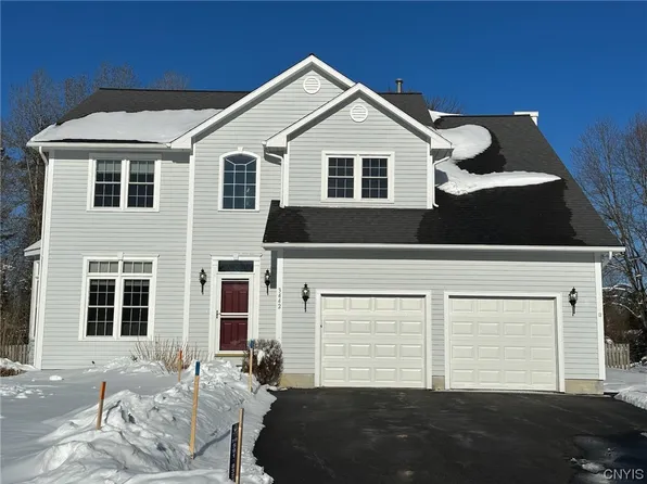 3442 Van Wie Dr E, Baldwinsville, NY 13027