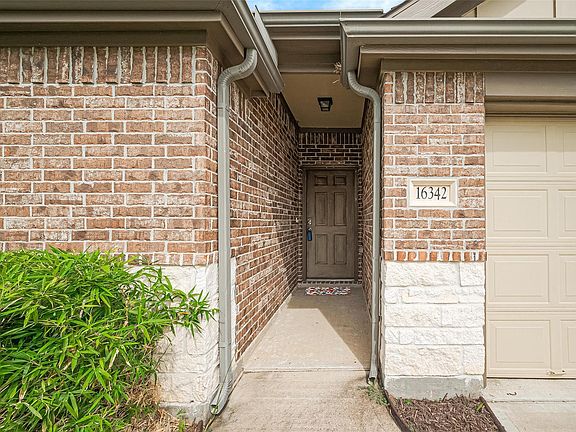 5th image of 16342 Rockdale Landing Dr
