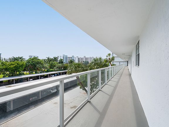 3rd image of 2731 NE 14th Street Causeway #430