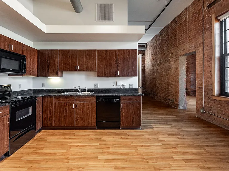 The Lofts at New Amsterdam — Photo 27