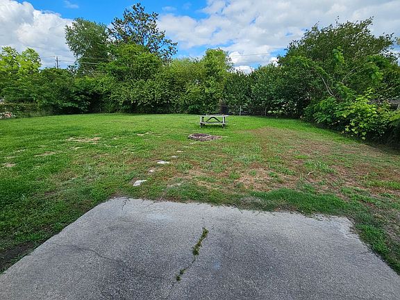 2nd image of 109 Valley Ct